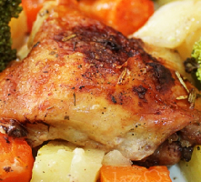 Sobrecoxa de frango FIT na parrilla ( 300g in natura ) + 200g LEGUMES grelhados | Serve 1 adulto