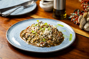 RISOTO DE LINGUIÇA DEFUMADA COM FUNGHI