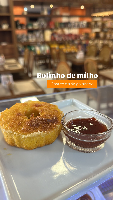 Bolo de milho c/ calda de goiabada