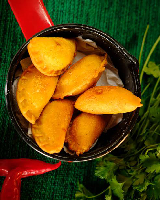 Pastel de angu artesanal- frango c/ catupiry