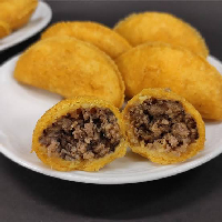 Pastel de angu artesanal- Carne c/ requeijão