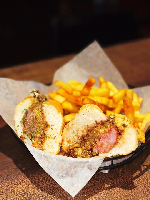 PÃO COM LINGUIÇA