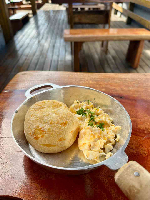 Pão de Queijo com Ovos Mexidos