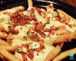 Batata Frita c/ queijo e bacon 400g