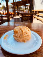 Pão de Queijo Recheado com Doce de Leite
