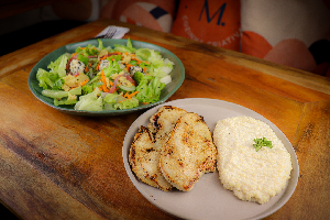 SALAD BAR + GRELHADO +ACOMPANHAMENTO