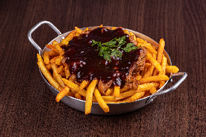 Batata Frita c/ Carne Desfiada (Pulled Pork)