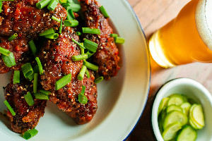 Frango frito com molho de goiabada e gochujang
