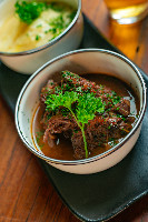 Carne de Panela Angus com Mandioca na Manteiga