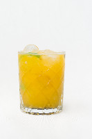 CAIPIRINHA DE MARACUJÁ E LIMÃO TAHITI