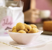 Porção de Biscoito de Parmesão  Recheado