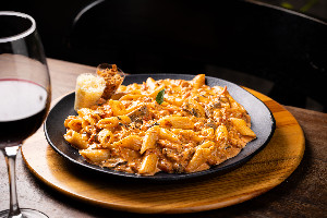 Pene com ragu de linguiça