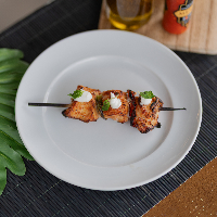 PRATO SHISH TAOUK - ESPETINHO DE FRANGO NO PRATO