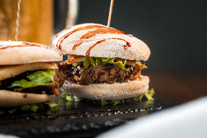 MINI BURGUER DE CARNE DE SOL