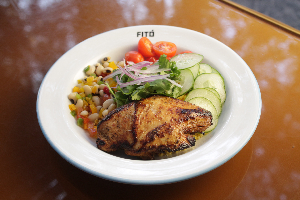 Salada de Cuscuz com Frango Grelhado (Couscous Salad with Grilled Chicken / Ensalada de Cuscús con Pollo  a la Parrilla)