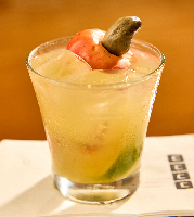 Caipirinha Especial de Caju com Limão (Special Cashew and Lime Caipirinha / Caipirinha Especial de Cajú con Limón)