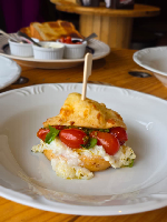 Pão De Queijo Caprese