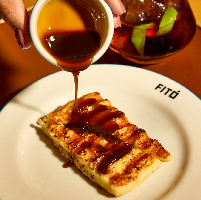 Queijo Coalho com Melaço de Cana (Queijo Coalho with Sugarcane Molasses / Queso Coalho con Melaza de Caña)