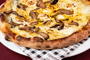 Pizza 4 Formaggi e Shitake
