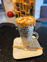 Capuccino cremoso de Amarula com paçoca