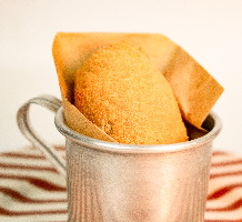 Supllì de risoto (filé de peixe dourada e limão siciliano)