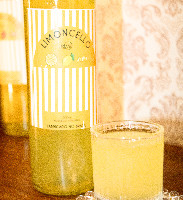 Limoncello (licor artesanal feito na casa)