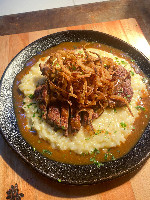 ANCHO AO DEMI GLACE COM RISOTO CREMOSO DE PARMESÃO