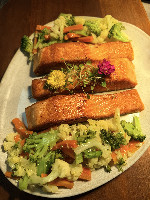 SALMÃO GRELHADO E LEGUMES (2 PESSOAS)