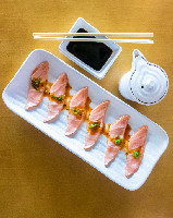 BRISAS DE SALMÃO MAÇARICADO - 06 CORTES