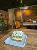 [NOVIDADE] Bolo chiffon de matchá com chantilly de maracujá