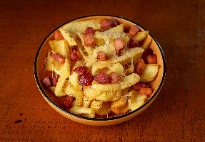 Batata Canoa com queijo e bacon