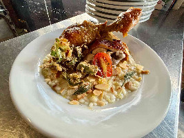 Coxa e sobre coxa de frango c/ creme de milho (prato)