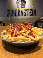 BATATA FRITA COM CHEDDAR E CRISPY DE BACON