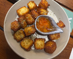 QUEIJO COALHO COM GELEIA DE PIMENTA