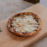 ESFIHA CARNE COM MUSSARELA