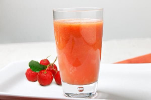 Suco de acerola com Laranja