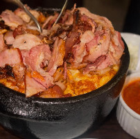 MACARRÃO À BOLONHESA, QUEIJO E BACON