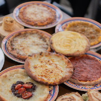 YALINHA PARA DOIS: 6 ESFIHAS + 2 BEBIDAS