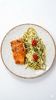 Salmão grelhado e Fetuccine ao pesto de manjericão