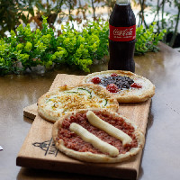 COMBO YALA YALA : 3 ESFIHAS + 1 BEBIDA