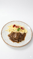 Fetuccine Alfredo e medalhas de filé mignon