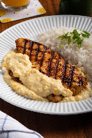 Frango grelhado com creme de milho