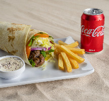 Kebab kafta, fritas e bebida