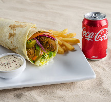 Kebab falafel, fritas e bebida