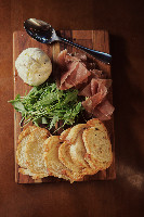 Burrata com prosciutto crudo & arugula