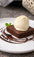 BROWNIE COM SORVETE