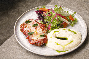Parmegiana + Entrada e Sobremesa