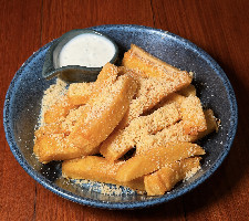 POLENTA FRITA COM PARMESÃO RALADO