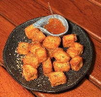 QUEIJO COALHO COM GELEIA DE PIMENTA