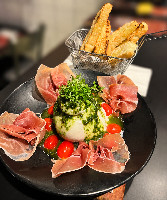 Burrata e Pomodorini
